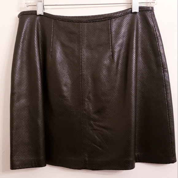 Cynthia Rowley sleeveless leather top with matching mini skirt. - Picture 7 of 9